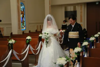 入場はお母様のエスコート