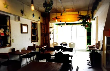 店内にはサーフボードも