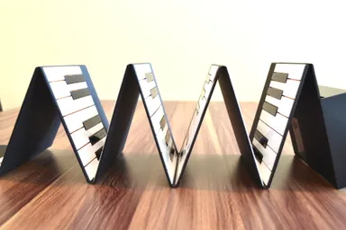 折り畳み可能なグランドピアノ