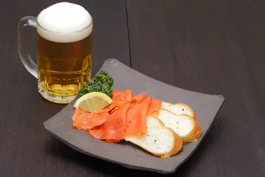 燻肴　メニュー　スモークサーモン