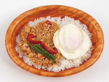 鶏ひき肉のピリ辛ガパオライス