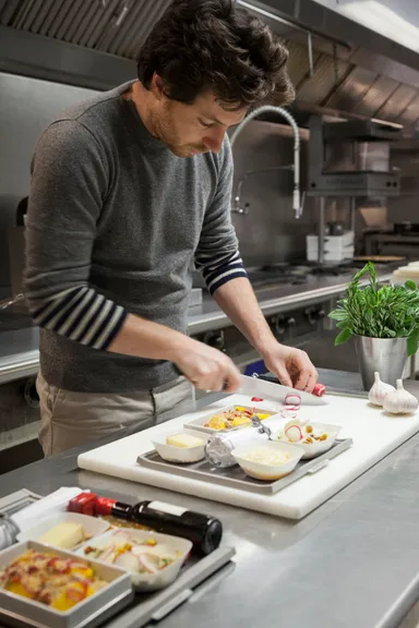 キッチンスタジオでのジャン・アンベール