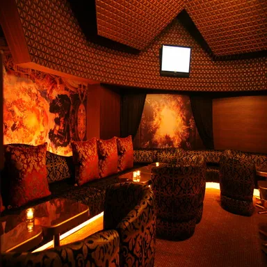 ゆったりとしたラウンジ席