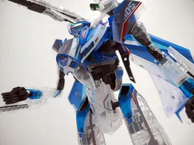 「1/72 VF-31J ジークフリード(ハヤテ・インメルマン機)」 クリアカラーVer.　バトロイド(2)