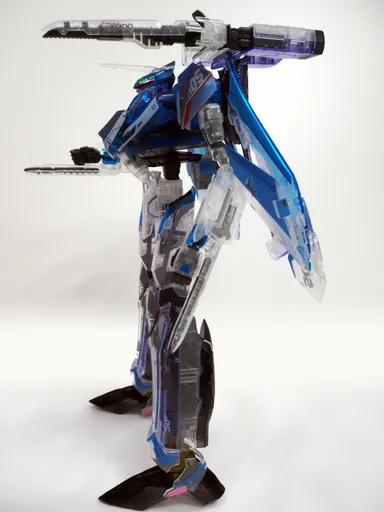 「1/72 VF-31J ジークフリード(ハヤテ・インメルマン機)」 クリアカラーVer.　バトロイド(3)