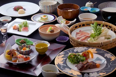 個室料亭でいただく「森の晩餐」