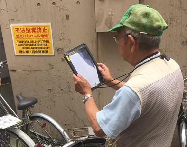 高齢者の方に優しいタブレット操作