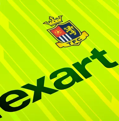 蛍光インクを使用したサッカーユニフォーム(拡大)