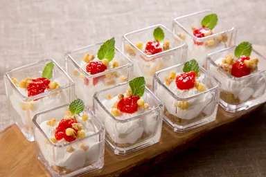 ヨーグルトムース　甘マッサソース