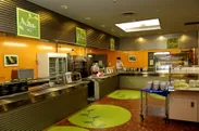 シダックスフードサービスが、JSCから食事提供業務を受託している国立スポーツ科学センター内レストランR3(アールキューブ)