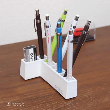 コンクリートのペン立て 1