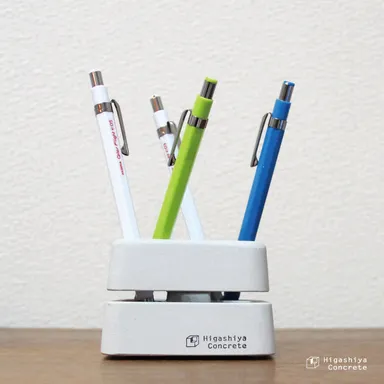 コンクリートのペン立て 2