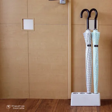 コンクリートの傘立て 1