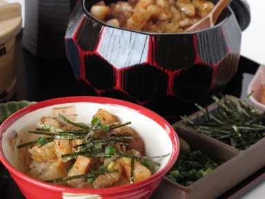 「ひつまぶた」薬味をのせて