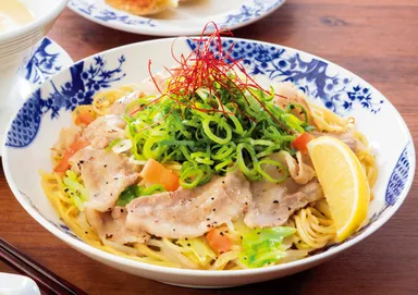 北海道産豚肉とシャキシャキねぎの旨塩焼そば