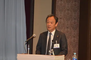 講演するトヨタ自動車株式会社 専務役員 伊勢 清貴氏