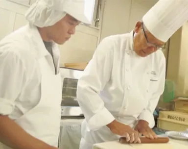 熟練職人による厳しい指導