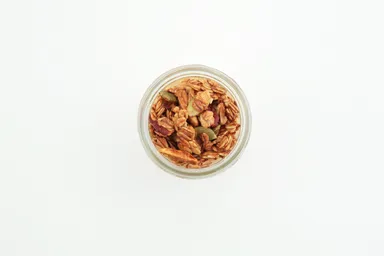 《素材へのこだわり》たとえば、このアサイーボウルのグラノーラもチャプチーノで選定した素材を組み合わせて手作りしています。