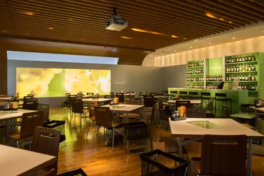 『Bordeaux Wine Pop-up Bar(ボルドーワイン ポップアップバー)』店内