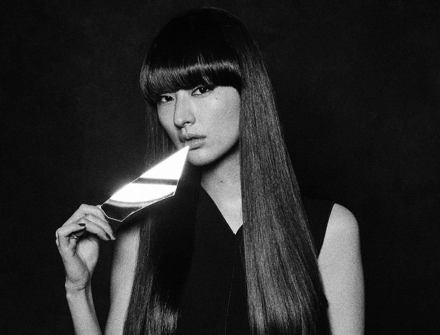 シチズン、光と時をテーマにした限定モデル LIGHT in BLACK 2016