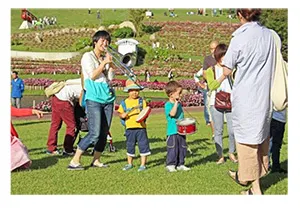 三田村管打団？　「三田村管打団？とみんなでパレード」