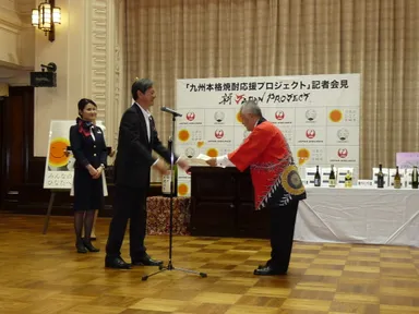 授賞式の様子 1