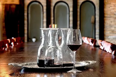 赤ワイン　ワイナリー内ダイニング