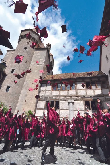 エーグル城での卒業式