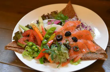 サラダガレット スモークサーモン ビネガーバジル