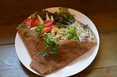 サラダガレット プリプリエビとアボカド バジルマヨ