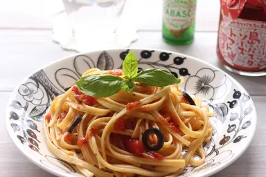 オリーブパスタ トマトソース