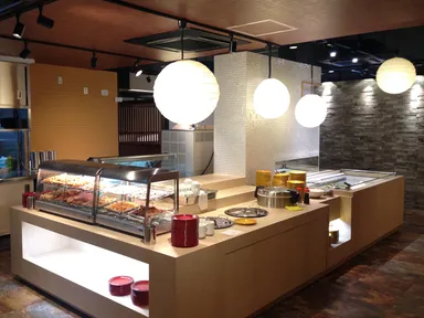 すべてのコースにサラダバー＆ドリンクバー付！