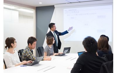 助成金を活用した「SNSマーケティングプランナー育成・研修サービス」を開始