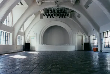 1928・ホール内部