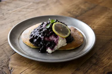 厳選素材のブルーベリーパンケーキ