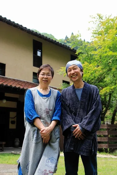 代表 飯野 一生(右側)