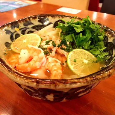 スープ入り米麺 フォー