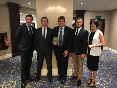 トロフィーと共に