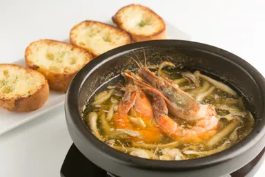 エビとホタテのアヒージョスープ仕立て