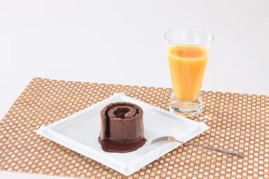 ショコラロールとアセロラジュース