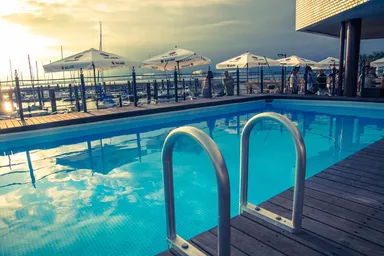 ヘミングウェイ プール(1)