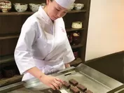 女性菓子職人