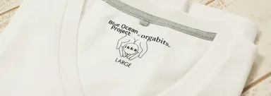 首元のブランドネーム