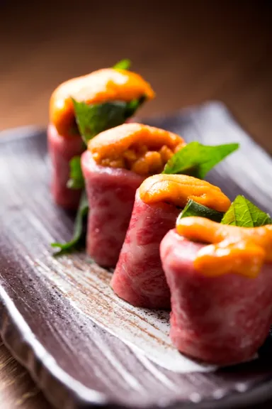 雲丹の近江牛大トロ巻き