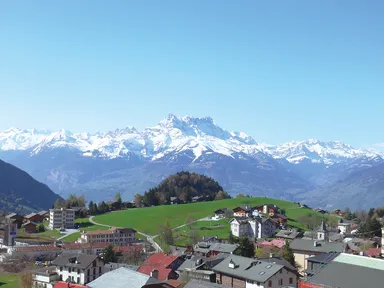 学校のあるレザンの風景