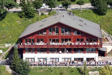 生徒たちが学ぶ校舎