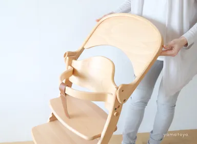 テーブルは後ろに回せます