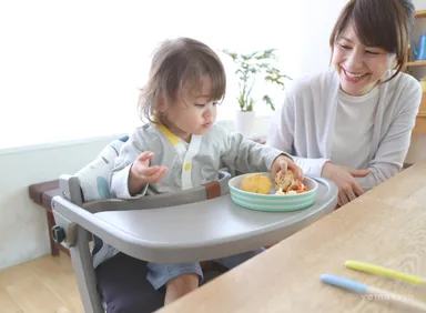 お食事に便利な専用テーブル