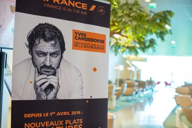 ビジネスクラスのラウンジ