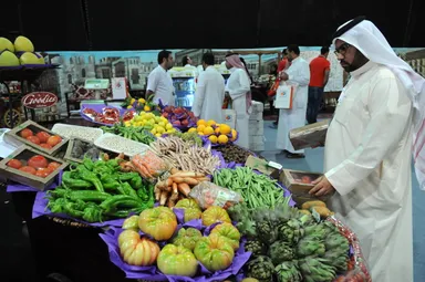 サウジアラビアのショッピングセンターでの買い物風景